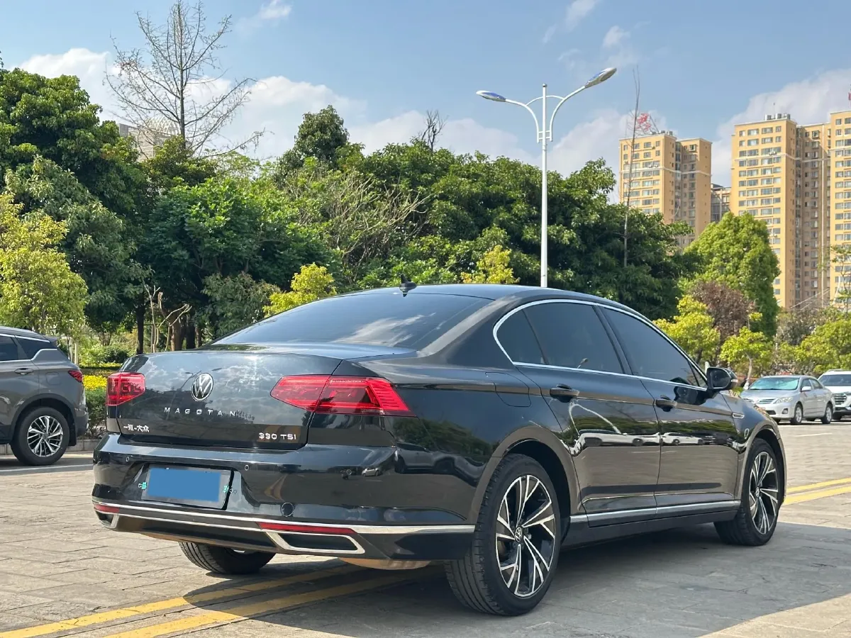 2021 Volkswagen Magotan 2.0T 186HP L4 7DCT,autocango,china used car exporter,china ev exporter,chinese used car exporter,chinese used ev exporter