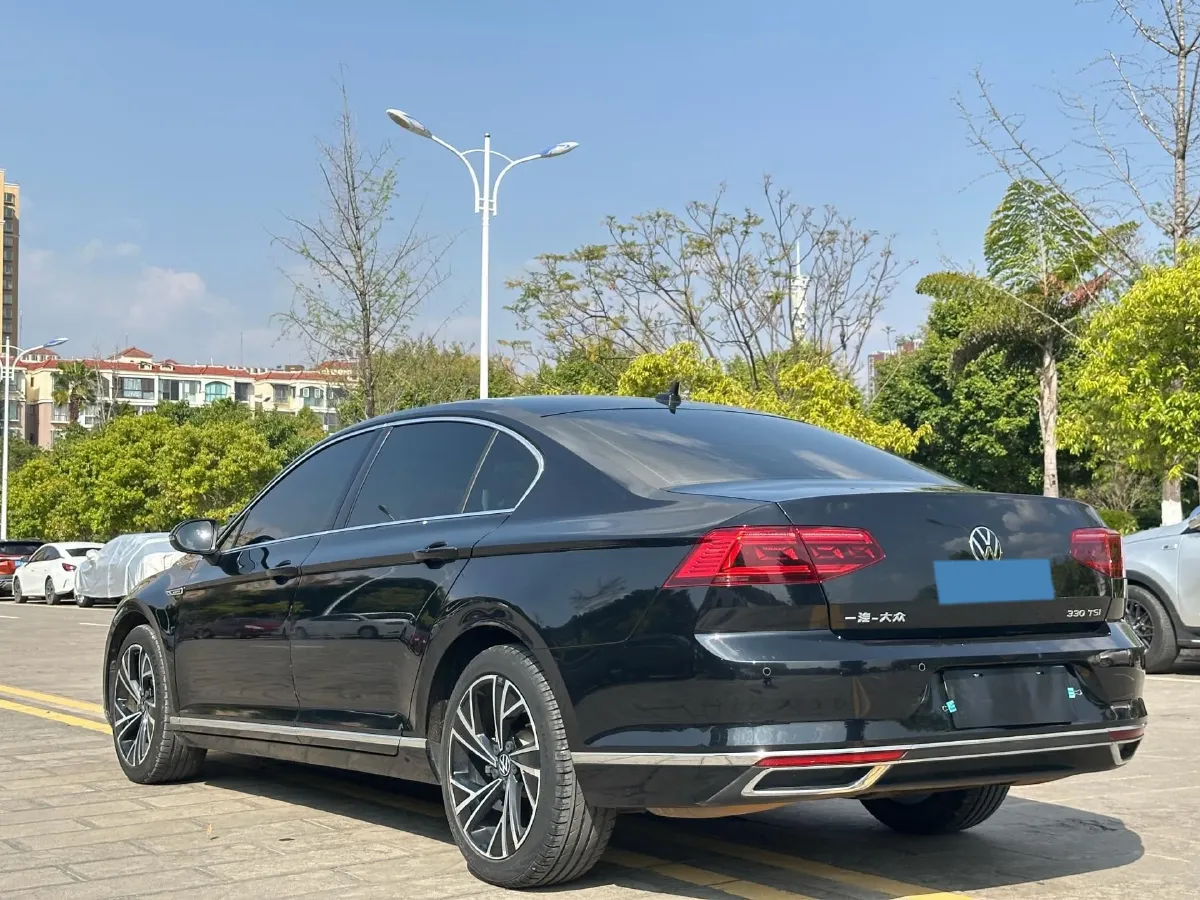 2021 Volkswagen Magotan 2.0T 186HP L4 7DCT,autocango,china used car exporter,china ev exporter,chinese used car exporter,chinese used ev exporter