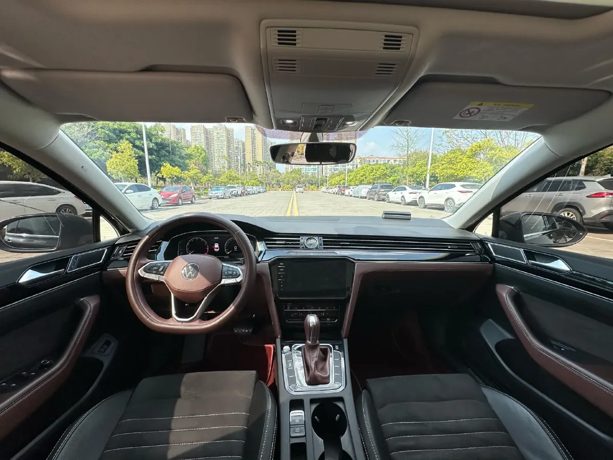 2021 Volkswagen Magotan 2.0T 186HP L4 7DCT,autocango,china used car exporter,china ev exporter,chinese used car exporter,chinese used ev exporter