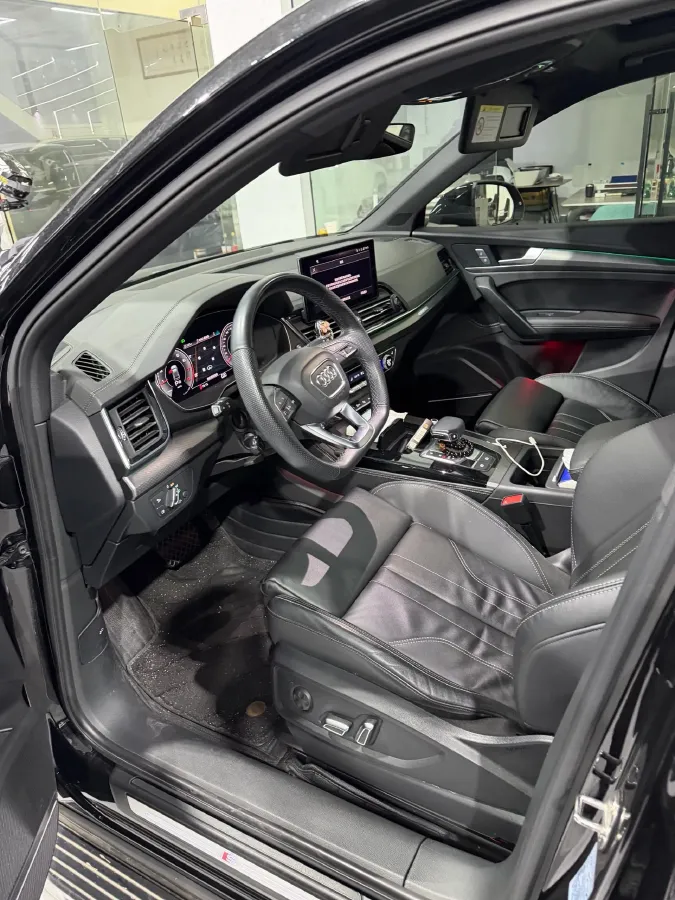2023 Audi Q5L 2.0T 245HP L4 7DCT,autocango,china used car exporter,china ev exporter,chinese used car exporter,chinese used ev exporter