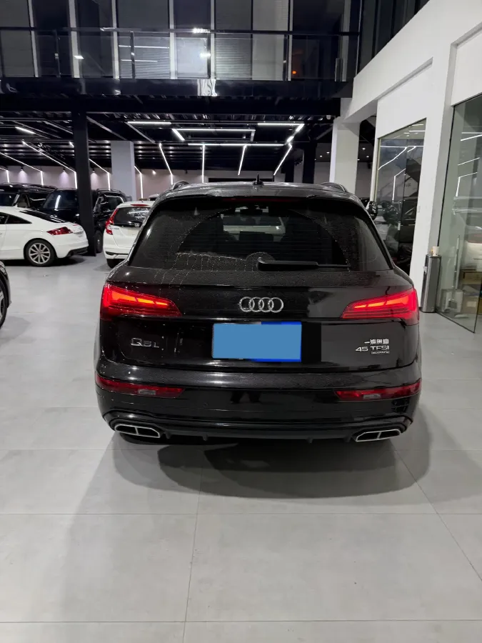 2023 Audi Q5L 2.0T 245HP L4 7DCT,autocango,china used car exporter,china ev exporter,chinese used car exporter,chinese used ev exporter