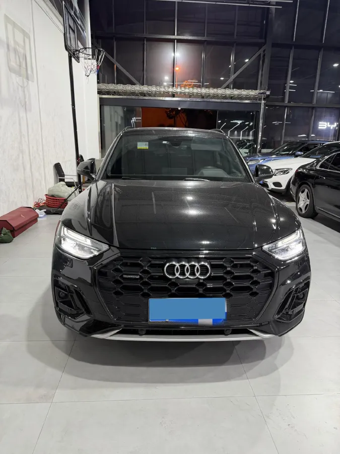 2023 Audi Q5L 2.0T 245HP L4 7DCT,autocango,china used car exporter,china ev exporter,chinese used car exporter,chinese used ev exporter