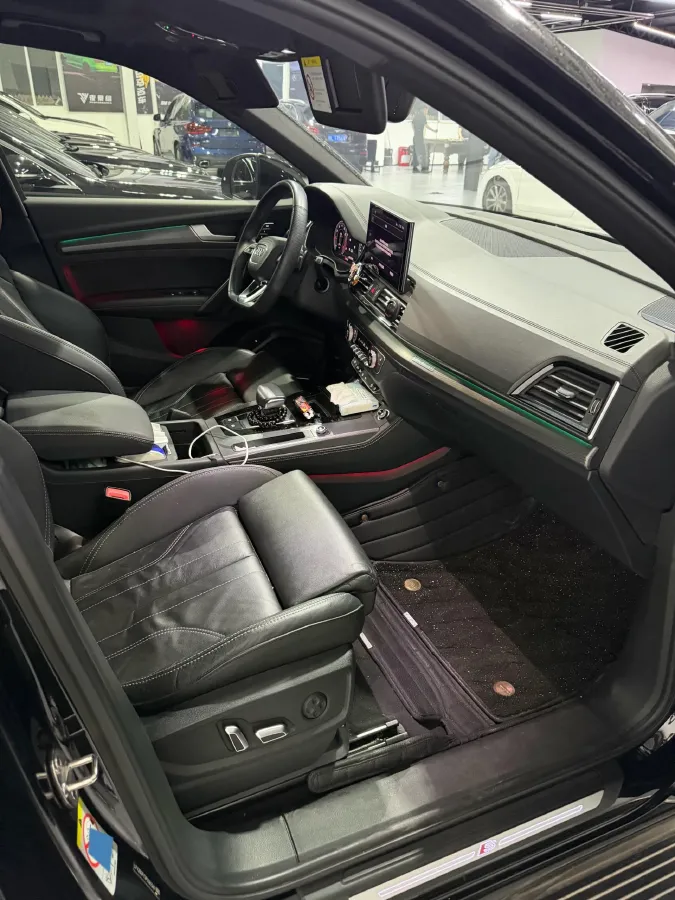 2023 Audi Q5L 2.0T 245HP L4 7DCT,autocango,china used car exporter,china ev exporter,chinese used car exporter,chinese used ev exporter