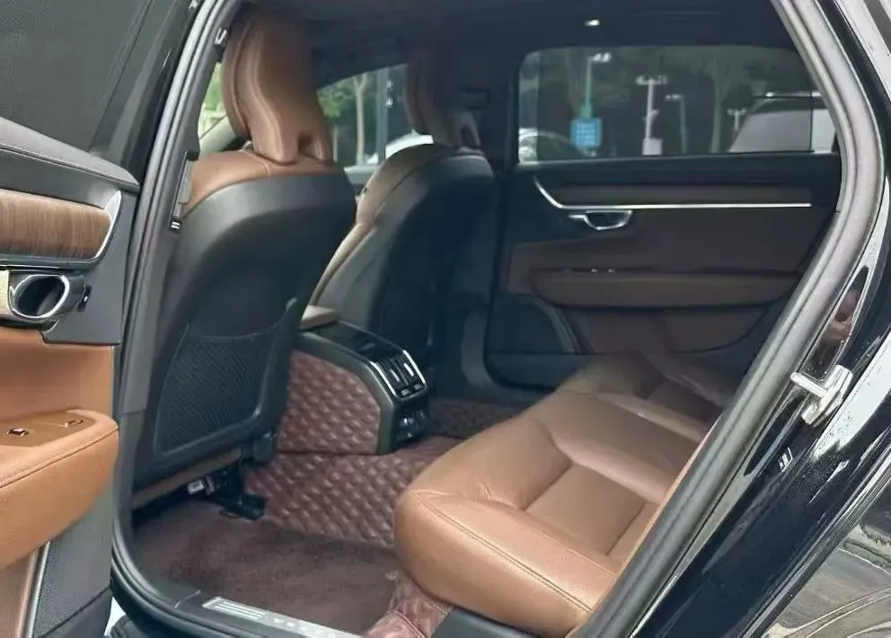 2022 Volvo S90 2.0T 250HP L4 8AT,autocango,china used car exporter,china ev exporter,chinese used car exporter,chinese used ev exporter
