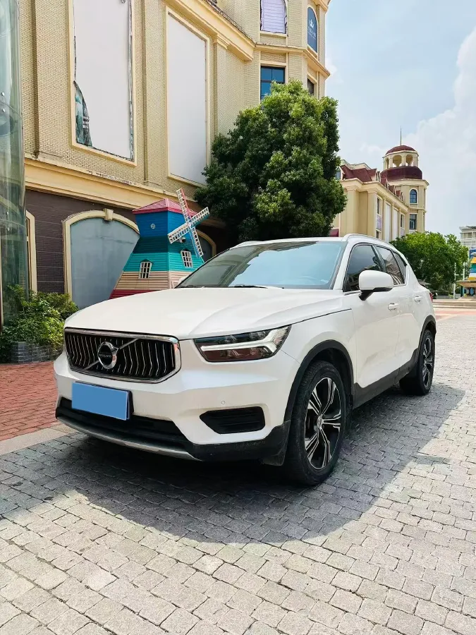 2022 Volvo XC40 2.0T 190HP L4 8AT,autocango,china used car exporter,china ev exporter,chinese used car exporter,chinese used ev exporter