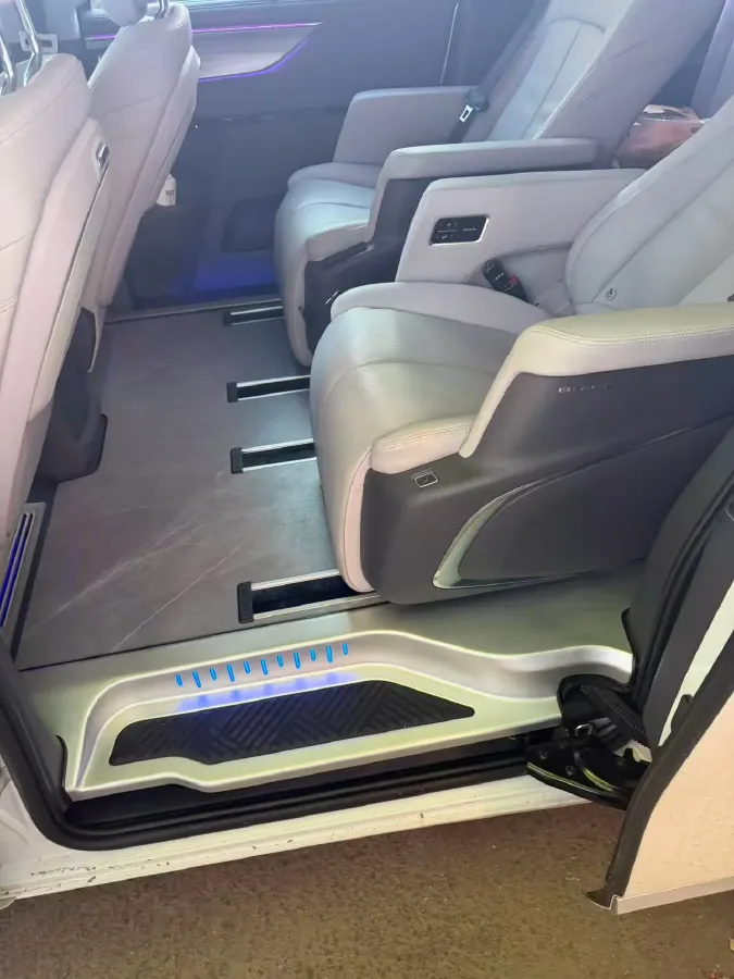 2025 Buick GL8 2.0T 237HP L4 9AT,autocango,china used car exporter,china ev exporter,chinese used car exporter,chinese used ev exporter