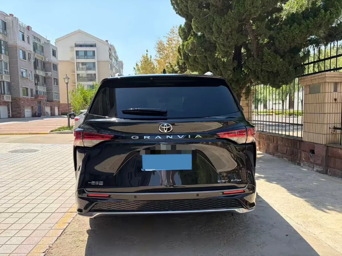 2026 Toyota Granvia 2.5L 189HP L4 E-CVT Hybrid,autocango,china used car exporter,china ev exporter,chinese used car exporter,chinese used ev exporter