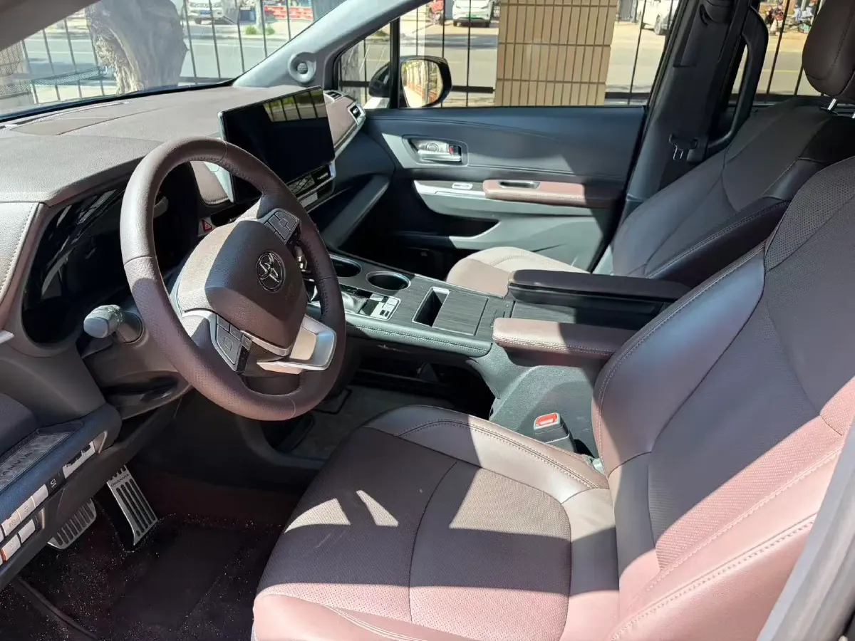 2026 Toyota Granvia 2.5L 189HP L4 E-CVT Hybrid,autocango,china used car exporter,china ev exporter,chinese used car exporter,chinese used ev exporter