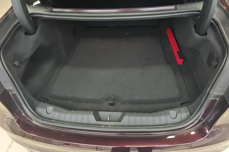 2021 Jaguar XFL 2.0T 200HP L4 8AT,autocango,china used car exporter,china ev exporter,chinese used car exporter,chinese used ev exporter