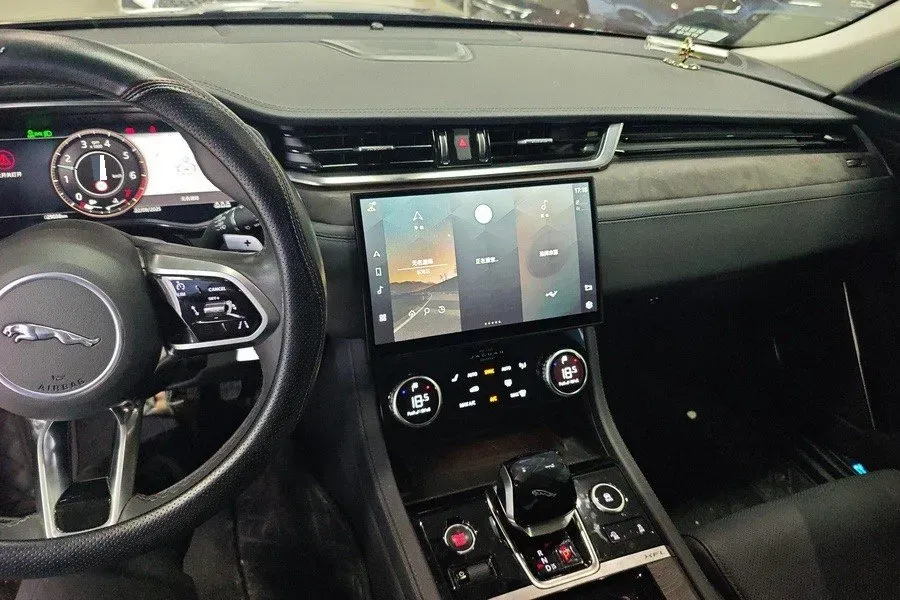 2021 Jaguar XFL 2.0T 200HP L4 8AT,autocango,china used car exporter,china ev exporter,chinese used car exporter,chinese used ev exporter