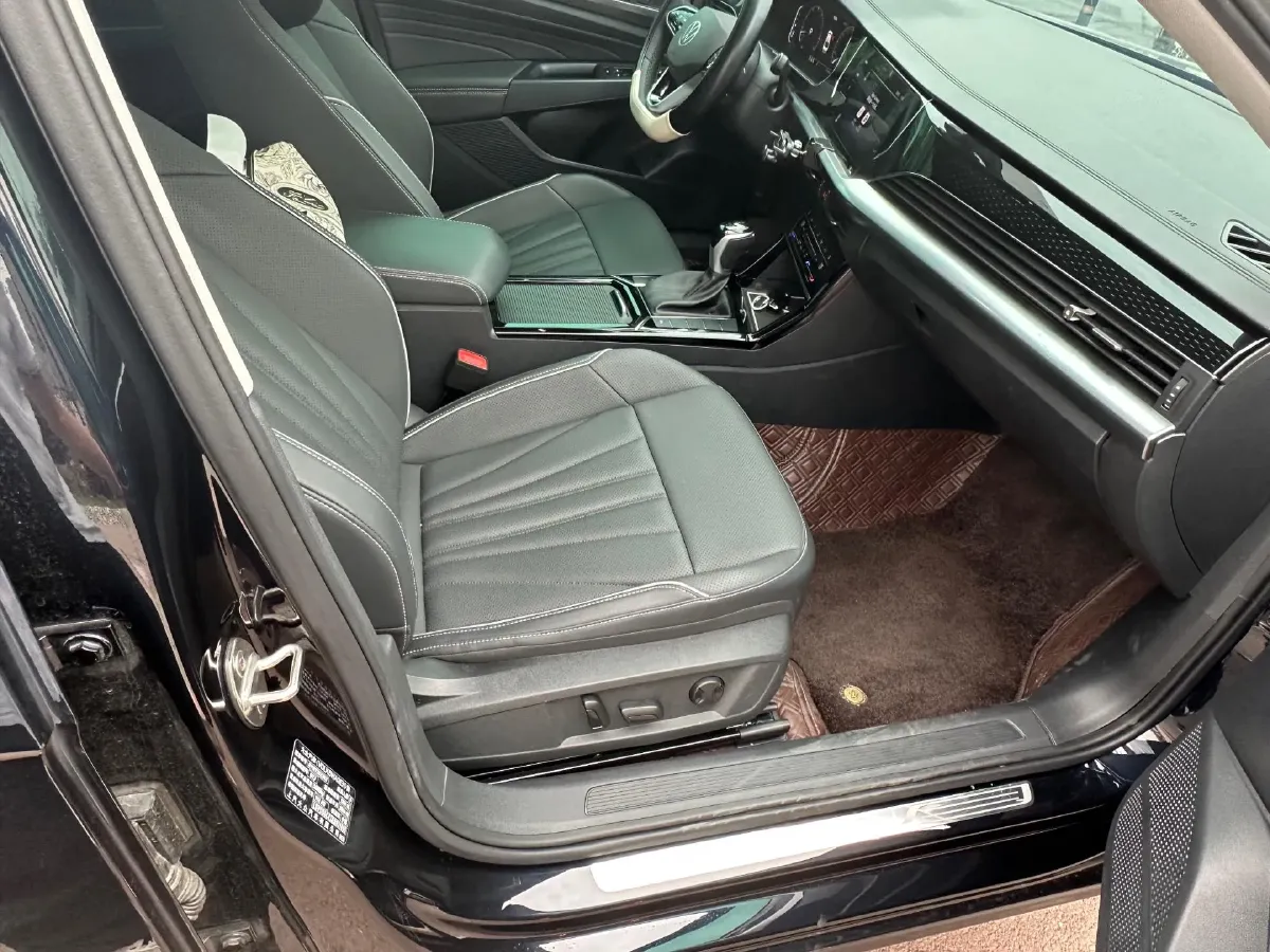 2024 Volkswagen Passat 2.0T 220HP L4 7DCT,autocango,china used car exporter,china ev exporter,chinese used car exporter,chinese used ev exporter