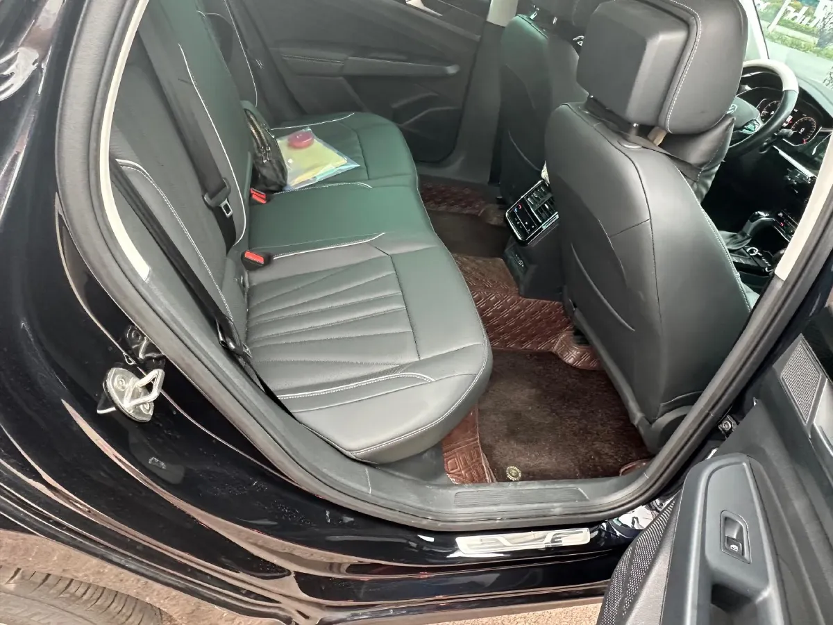2024 Volkswagen Passat 2.0T 220HP L4 7DCT,autocango,china used car exporter,china ev exporter,chinese used car exporter,chinese used ev exporter