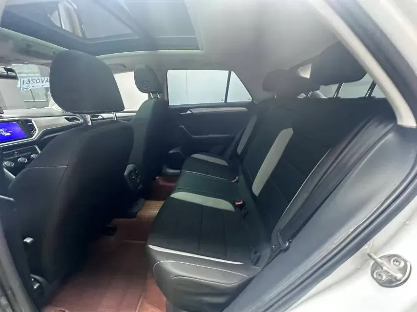 2019 Volkswagen T-Roc 1.4T 150HP L4 7DCT,autocango,china used car exporter,china ev exporter,chinese used car exporter,chinese used ev exporter