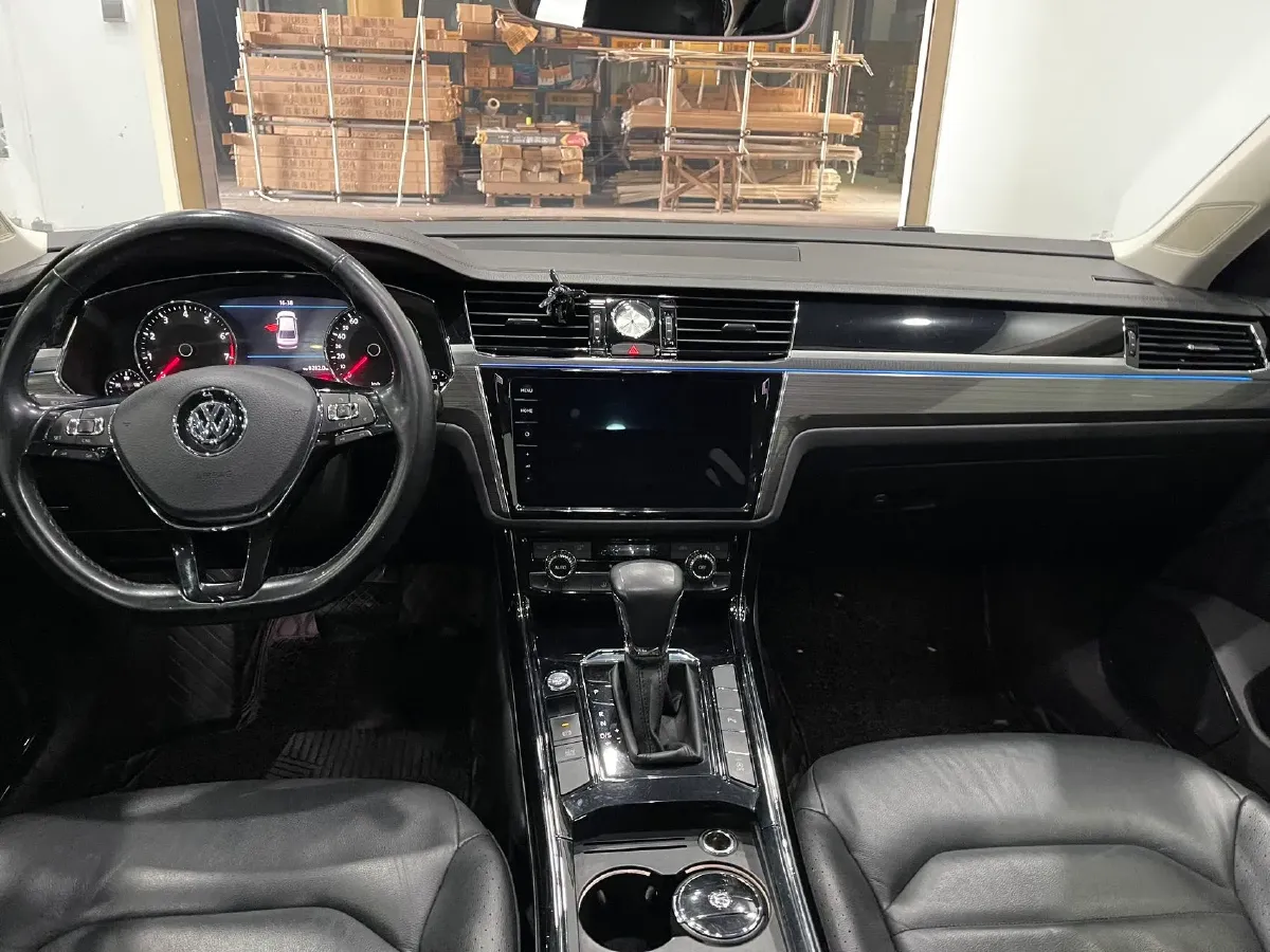 2019 Volkswagen Phideon 2.0T 224HP L4 7DCT,autocango,china used car exporter,china ev exporter,chinese used car exporter,chinese used ev exporter