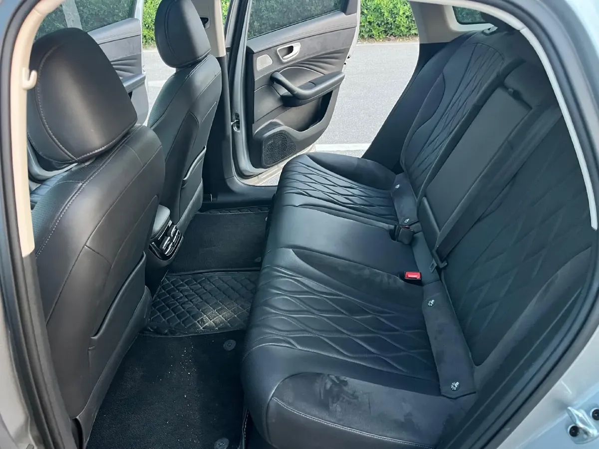 2023 Roewe D7 1.5L 112HP L4 1DHT PHEV 21.4KWH,autocango,china used car exporter,china ev exporter,chinese used car exporter,chinese used ev exporter