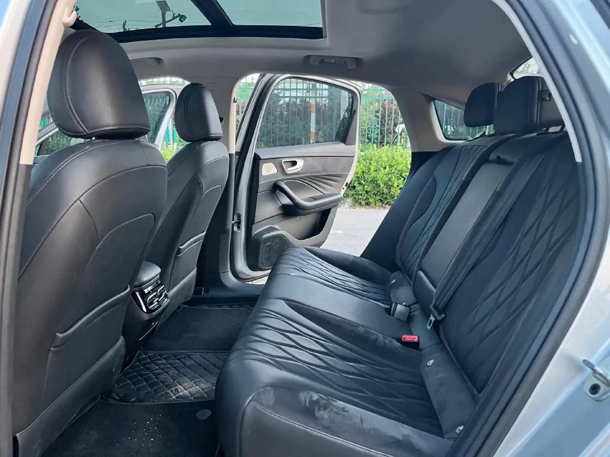 2023 Roewe D7 1.5L 112HP L4 1DHT PHEV 21.4KWH,autocango,china used car exporter,china ev exporter,chinese used car exporter,chinese used ev exporter