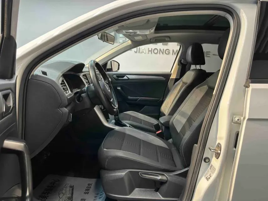 2020 Volkswagen T-Roc 1.4T 131HP L4 7DCT,autocango,china used car exporter,china ev exporter,chinese used car exporter,chinese used ev exporter