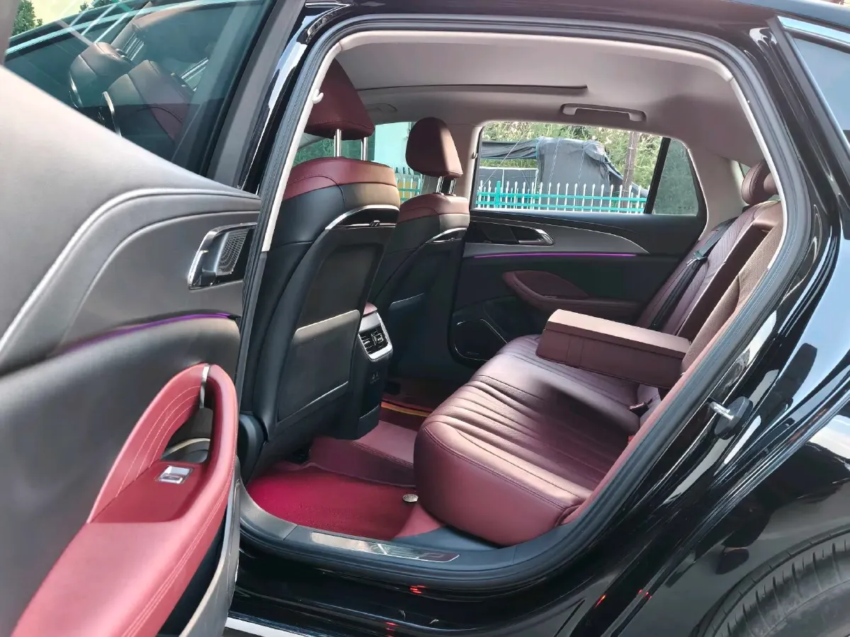2023 HongQi H5 2.0T 224HP L4 8AT,autocango,china used car exporter,china ev exporter,chinese used car exporter,chinese used ev exporter