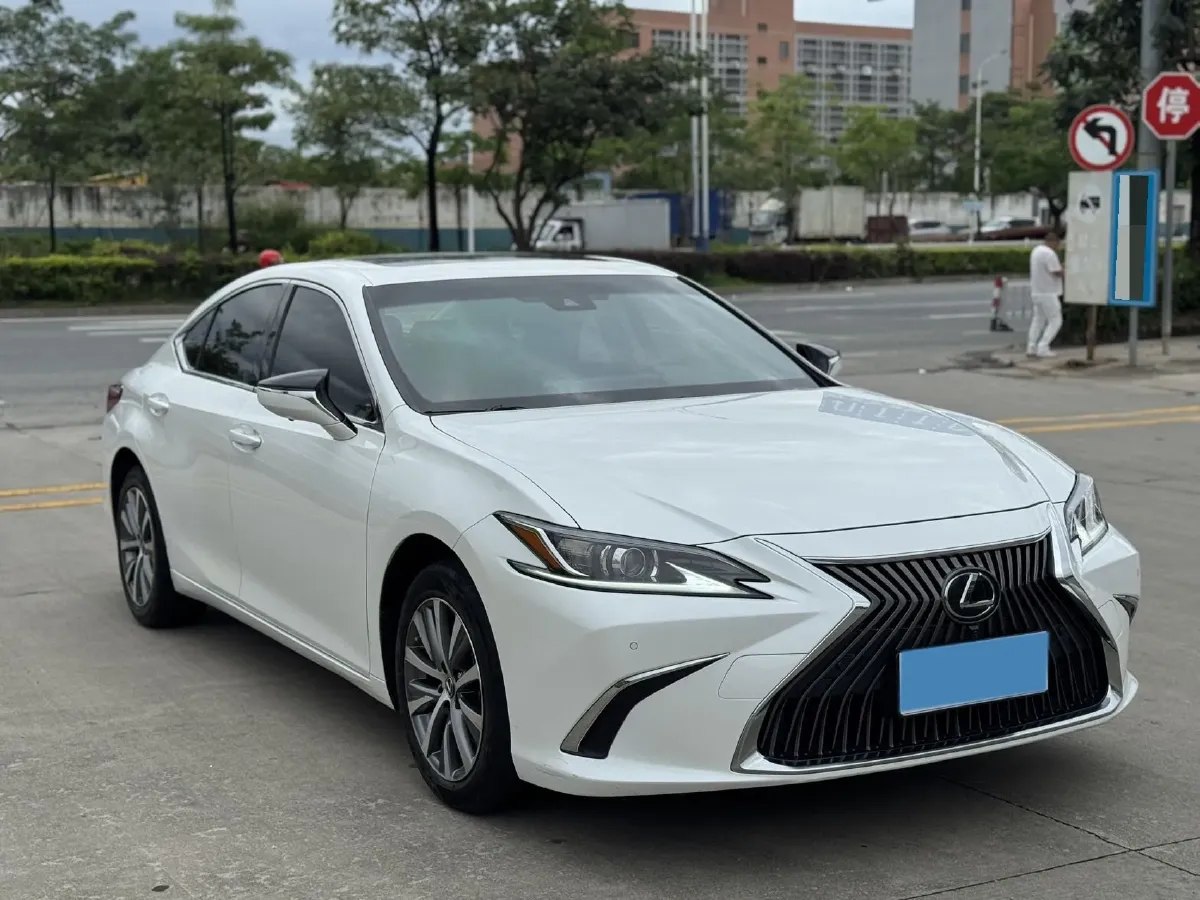 2020 Lexus ES 2.0L 173HP L4 CVT,autocango,china used car exporter,china ev exporter,chinese used car exporter,chinese used ev exporter