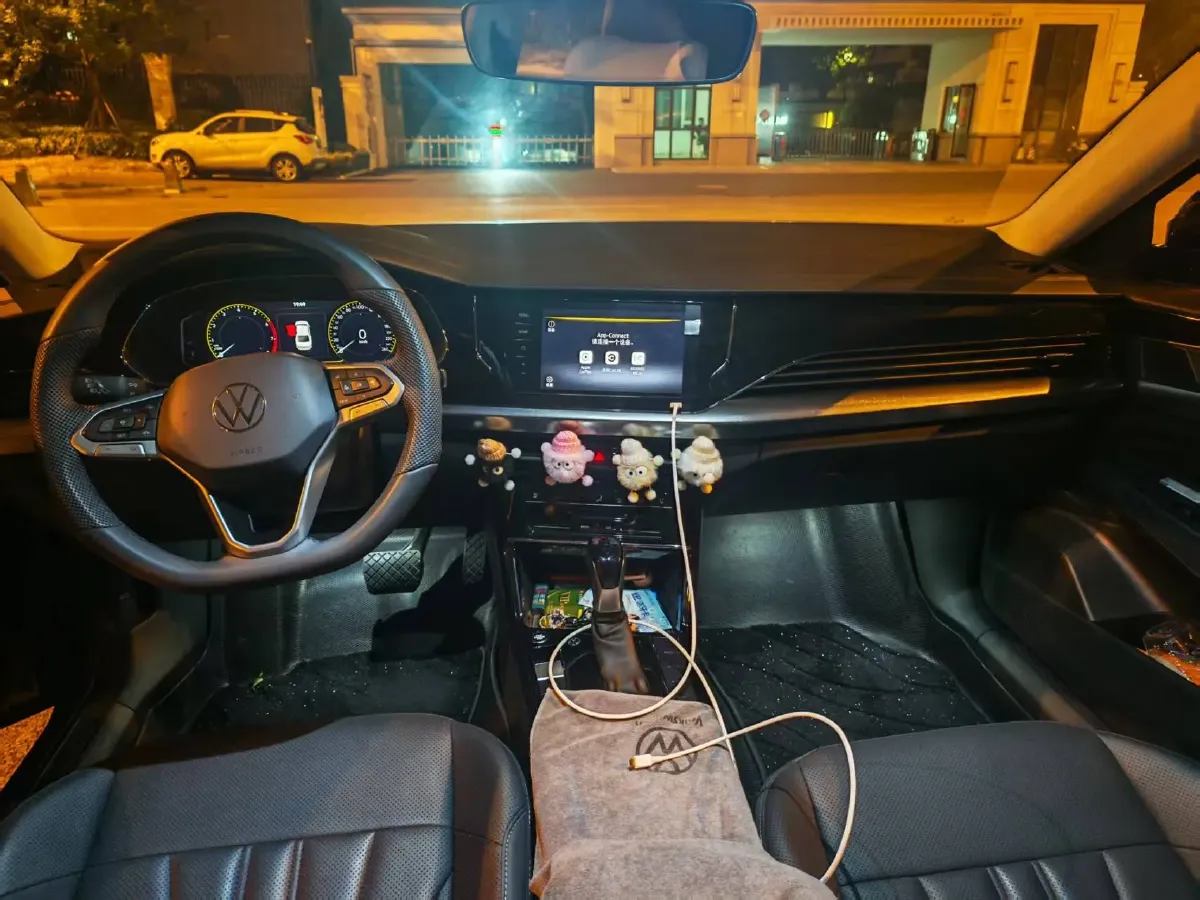 2025 Volkswagen Passat 2.0T 220HP L4 7DCT,autocango,china used car exporter,china ev exporter,chinese used car exporter,chinese used ev exporter