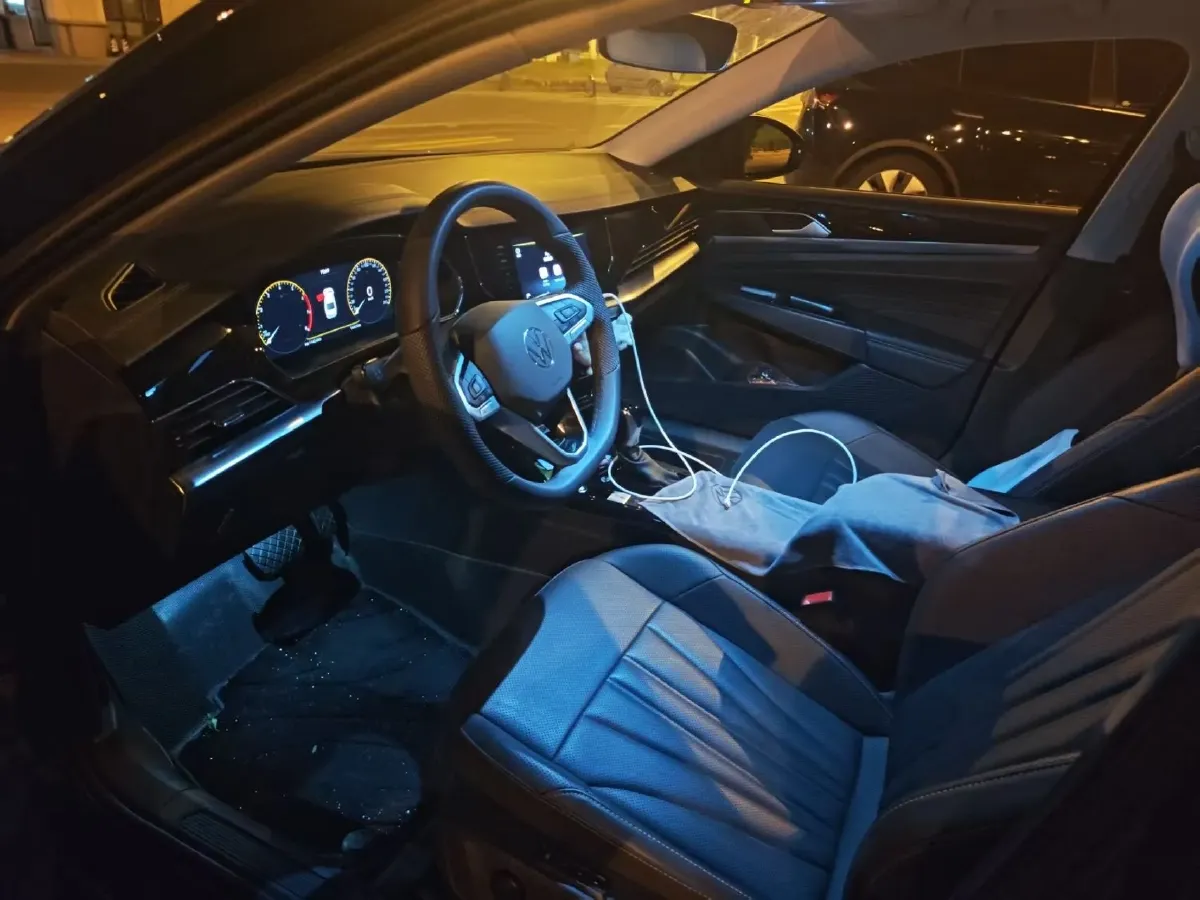 2025 Volkswagen Passat 2.0T 220HP L4 7DCT,autocango,china used car exporter,china ev exporter,chinese used car exporter,chinese used ev exporter