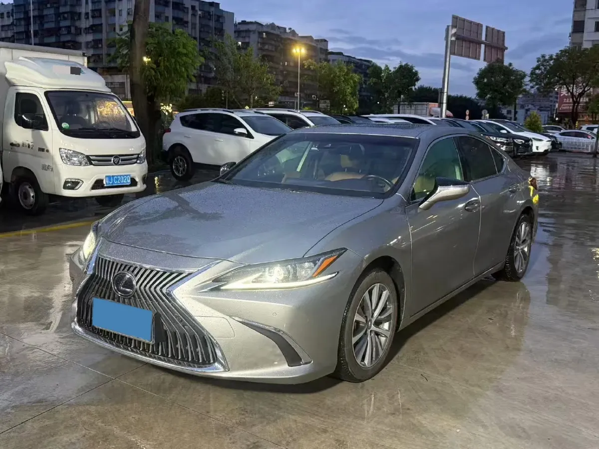 2020 Lexus ES 2.5L 207HP L4 8AT,autocango,china used car exporter,china ev exporter,chinese used car exporter,chinese used ev exporter