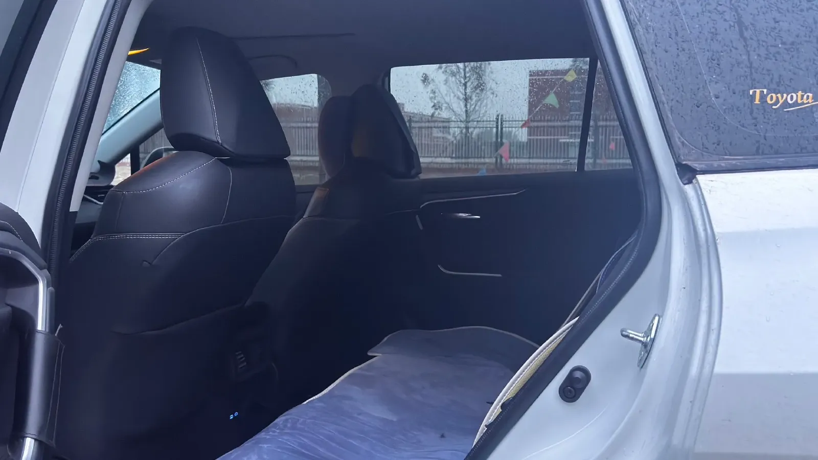 2022 Toyota RAV4 2.0L 171HP L4 CVT,autocango,china used car exporter,china ev exporter,chinese used car exporter,chinese used ev exporter