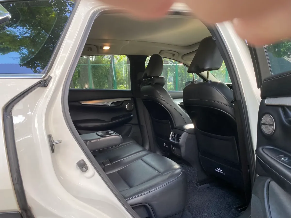 2018 Infiniti QX30 2.0T 211HP L4 7DCT,autocango,china used car exporter,china ev exporter,chinese used car exporter,chinese used ev exporter