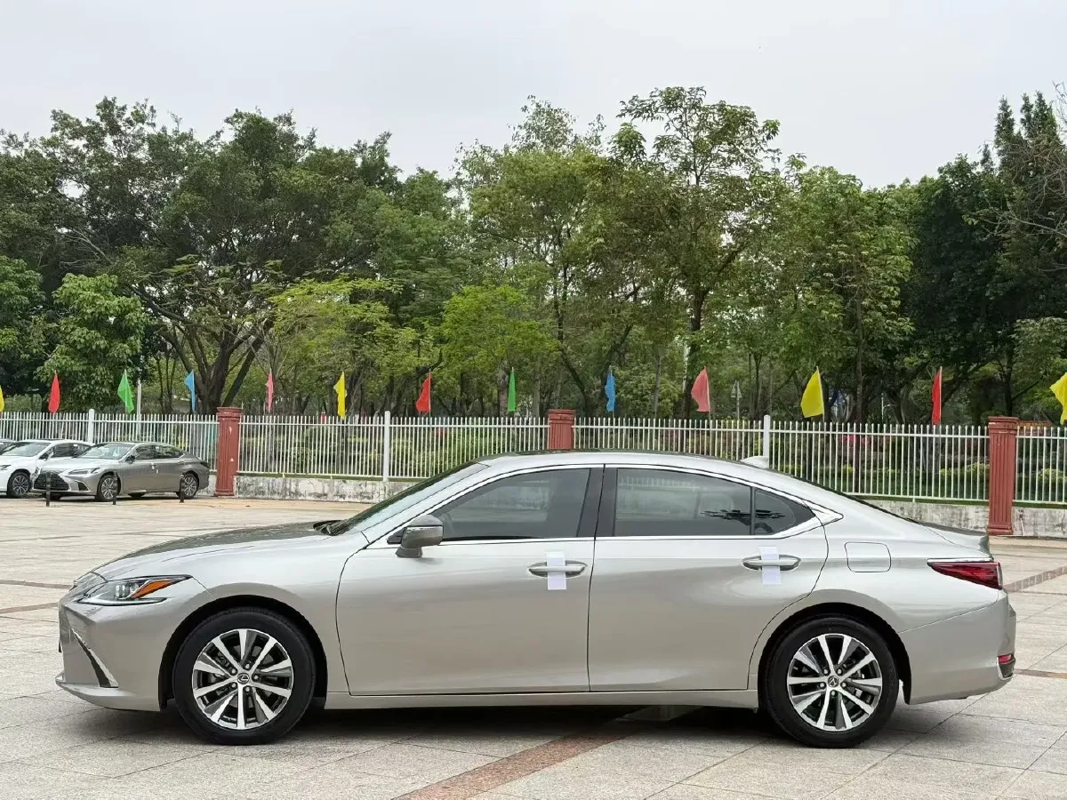 2020 Lexus ES 2.0L 173HP L4 CVT,autocango,china used car exporter,china ev exporter,chinese used car exporter,chinese used ev exporter