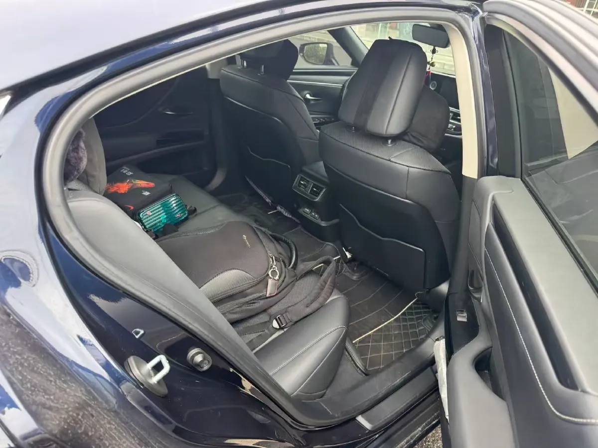 2021 Lexus ES 2.5L 207HP L4 8AT,autocango,china used car exporter,china ev exporter,chinese used car exporter,chinese used ev exporter