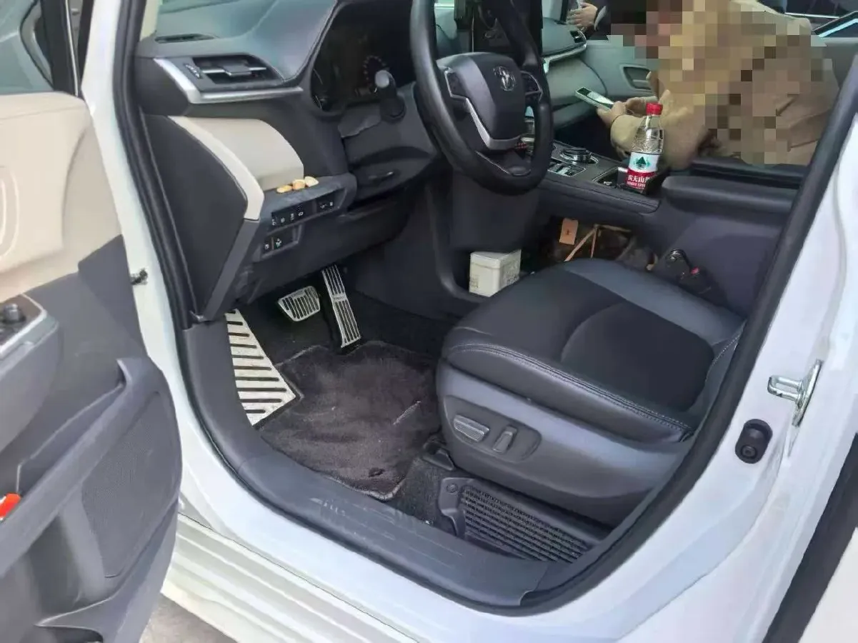 2024 Toyota Sienna 2.5L 189HP L4 E-CVT Hybrid,autocango,china used car exporter,china ev exporter,chinese used car exporter,chinese used ev exporter