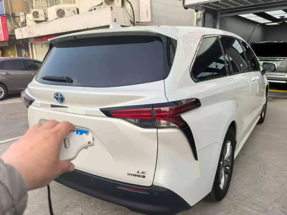 2024 Toyota Sienna 2.5L 189HP L4 E-CVT Hybrid,autocango,china used car exporter,china ev exporter,chinese used car exporter,chinese used ev exporter