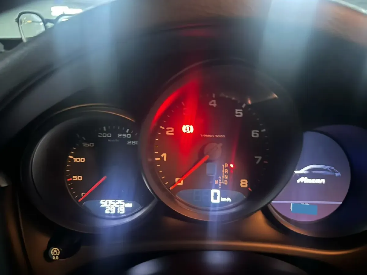 2018 Porsche Macan 2.0T 252HP L4 7DCT,autocango,china used car exporter,china ev exporter,chinese used car exporter,chinese used ev exporter