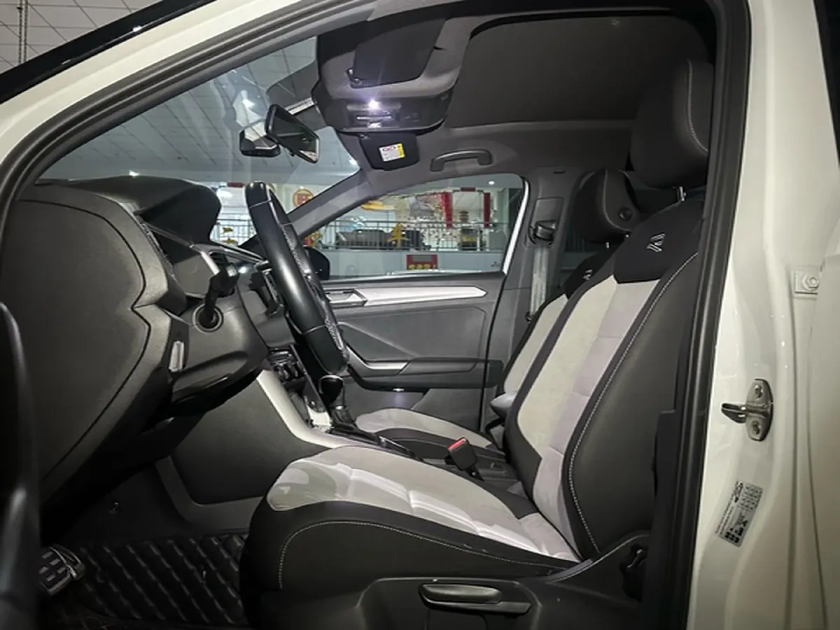2021 Volkswagen T-Roc 1.4T 150HP L4 7DCT,autocango,china used car exporter,china ev exporter,chinese used car exporter,chinese used ev exporter