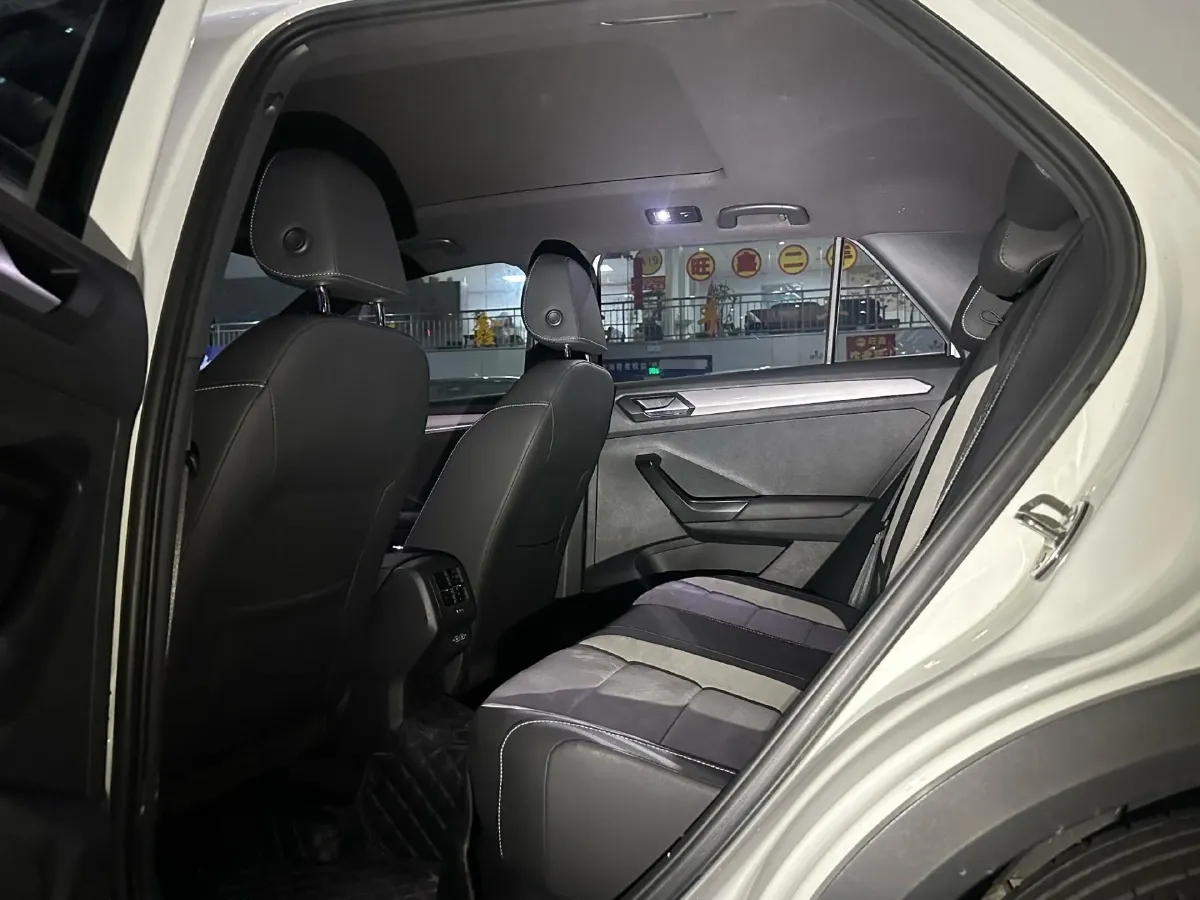 2021 Volkswagen T-Roc 1.4T 150HP L4 7DCT,autocango,china used car exporter,china ev exporter,chinese used car exporter,chinese used ev exporter