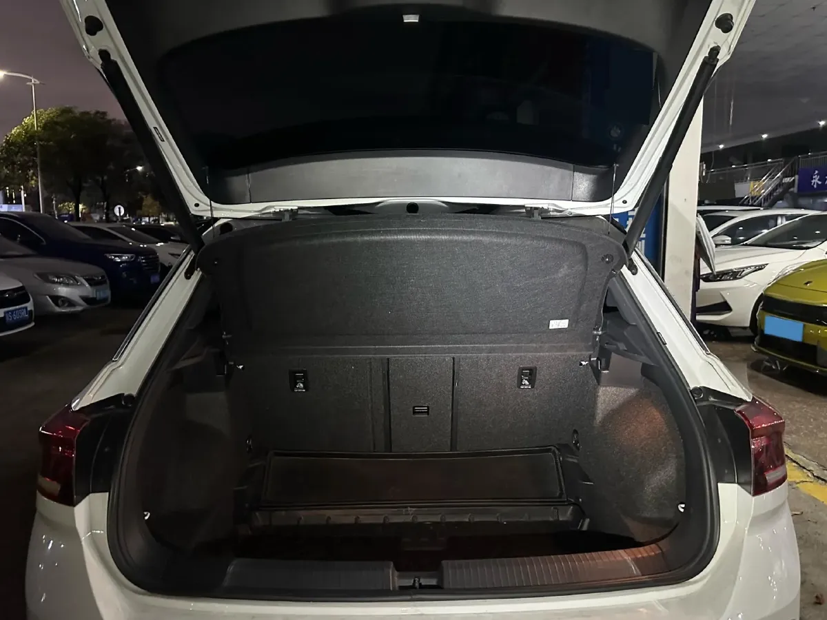 2021 Volkswagen T-Roc 1.4T 150HP L4 7DCT,autocango,china used car exporter,china ev exporter,chinese used car exporter,chinese used ev exporter