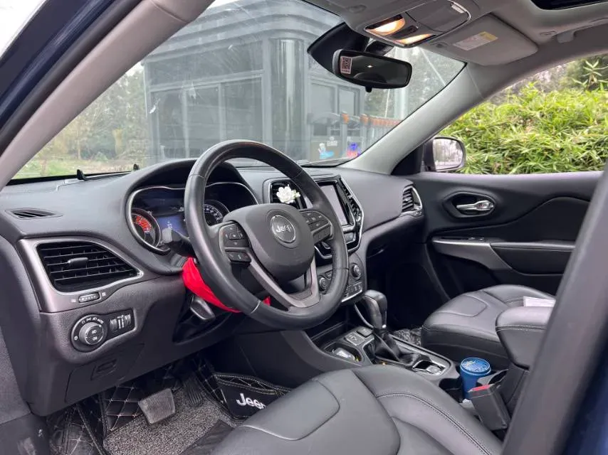 2019 Jeep Cherokee 2.0T 234HP L4 9AT,autocango,china used car exporter,china ev exporter,chinese used car exporter,chinese used ev exporter