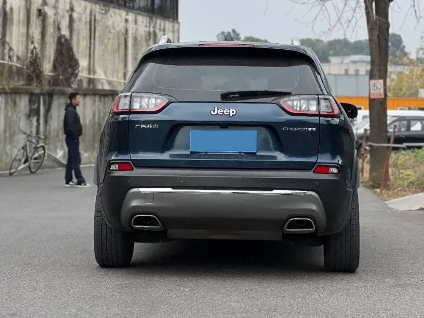 2019 Jeep Cherokee 2.0T 234HP L4 9AT,autocango,china used car exporter,china ev exporter,chinese used car exporter,chinese used ev exporter