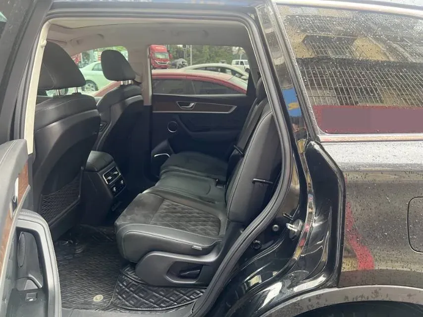 2021 HongQi HS7 2.0T 252HP L4 7DCT,autocango,china used car exporter,china ev exporter,chinese used car exporter,chinese used ev exporter