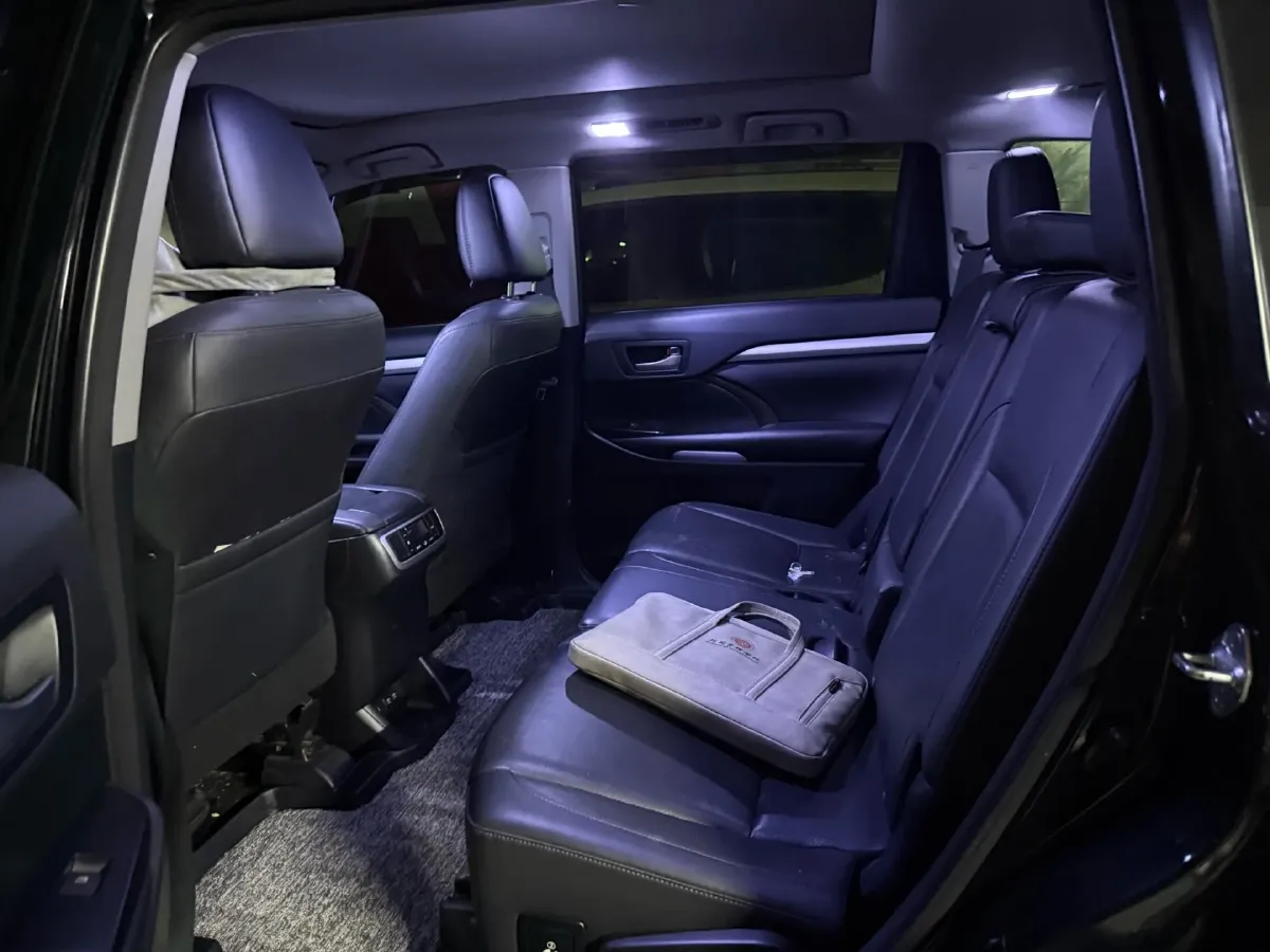 2018 Jeep Grand Commander 2.0T 265HP L4 9AT,autocango,china used car exporter,china ev exporter,chinese used car exporter,chinese used ev exporter