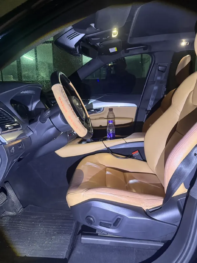 2018 Volvo XC90 2.0T 320HP L4 8AT,autocango,china used car exporter,china ev exporter,chinese used car exporter,chinese used ev exporter