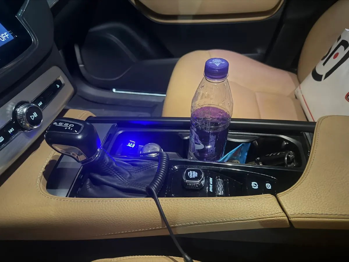 2018 Volvo XC90 2.0T 320HP L4 8AT,autocango,china used car exporter,china ev exporter,chinese used car exporter,chinese used ev exporter