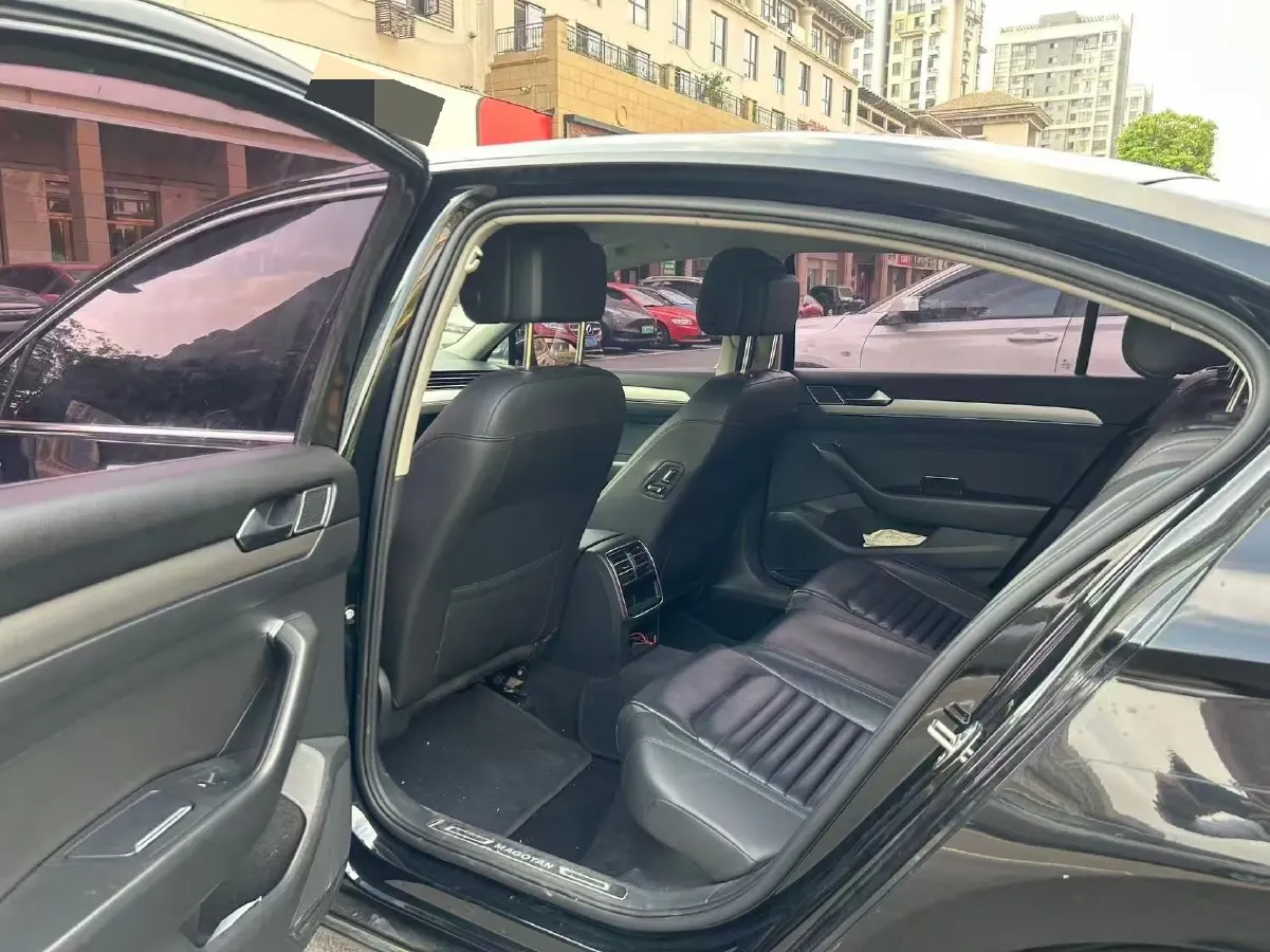 2017 Volkswagen Magotan 1.8T 180HP L4 7DCT,autocango,china used car exporter,china ev exporter,chinese used car exporter,chinese used ev exporter