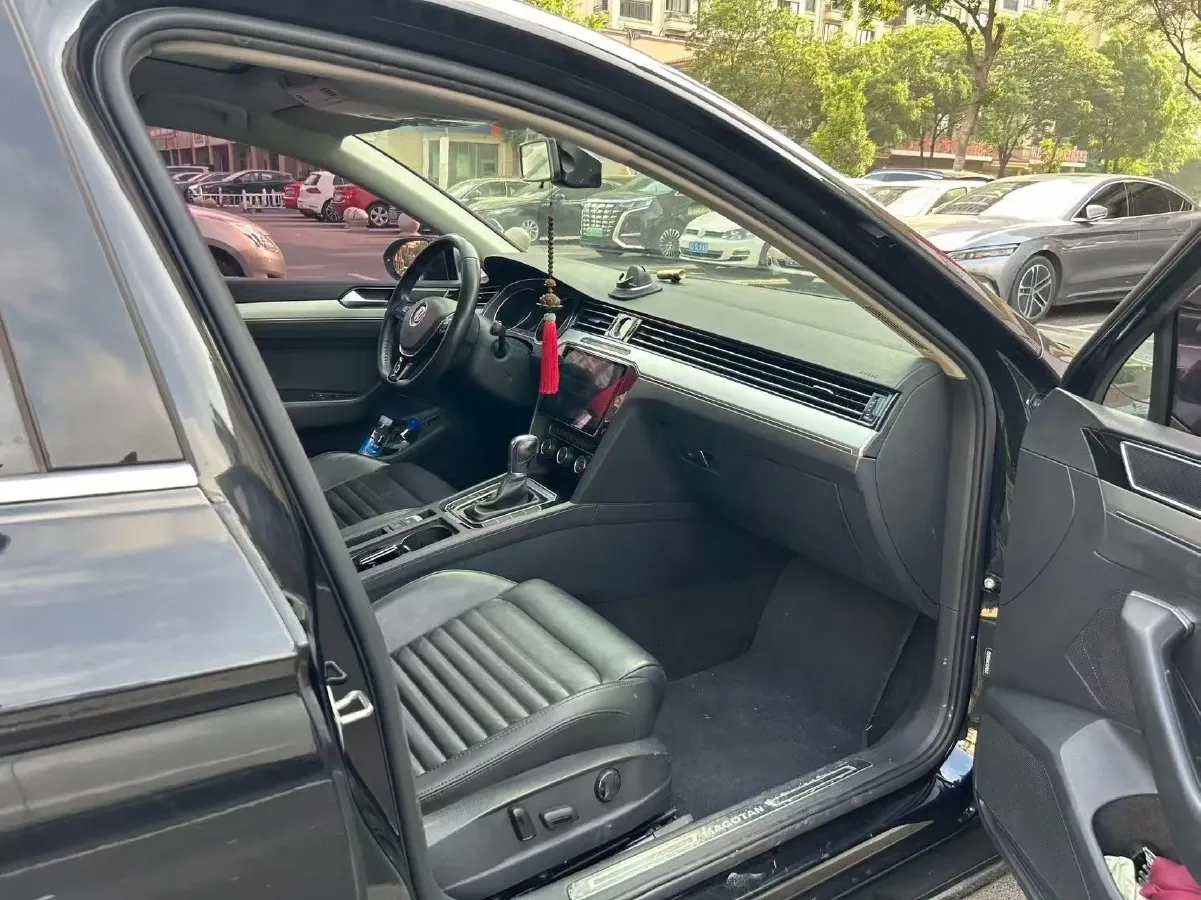 2017 Volkswagen Magotan 1.8T 180HP L4 7DCT,autocango,china used car exporter,china ev exporter,chinese used car exporter,chinese used ev exporter