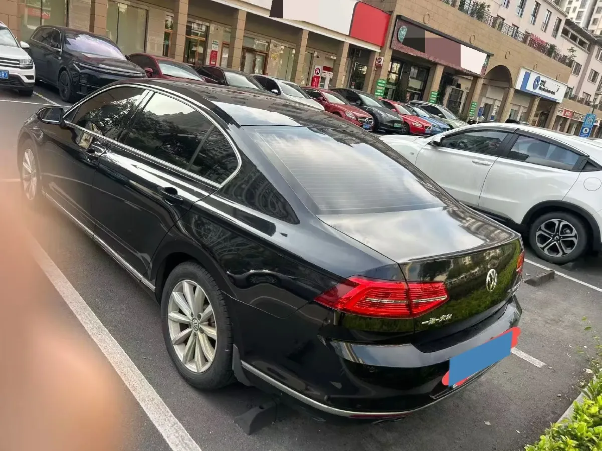 2017 Volkswagen Magotan 1.8T 180HP L4 7DCT,autocango,china used car exporter,china ev exporter,chinese used car exporter,chinese used ev exporter