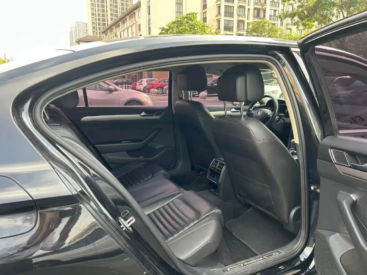 2017 Volkswagen Magotan 1.8T 180HP L4 7DCT,autocango,china used car exporter,china ev exporter,chinese used car exporter,chinese used ev exporter