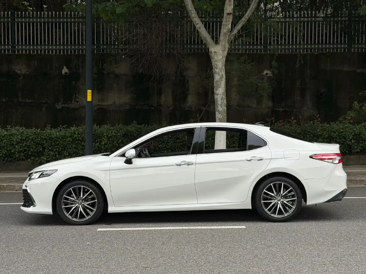 2021 Toyota Camry 2.5L 209HP L4 8AT,autocango,china used car exporter,china ev exporter,chinese used car exporter,chinese used ev exporter
