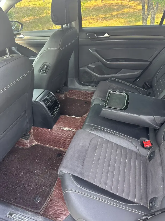 2020 Volkswagen Magotan 2.0T 186HP L4 7DCT,autocango,china used car exporter,china ev exporter,chinese used car exporter,chinese used ev exporter