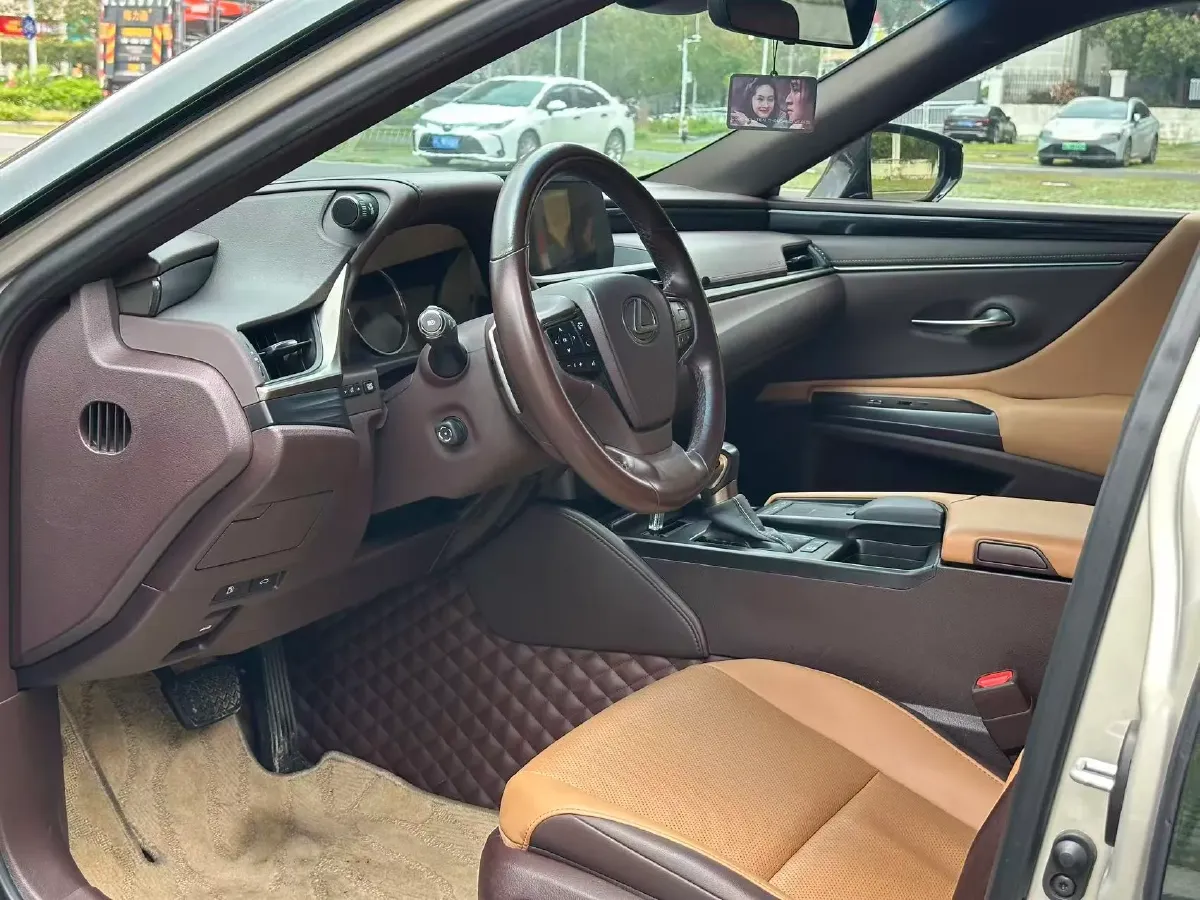 2018 Lexus ES 2.0L 167HP L4 6AT,autocango,china used car exporter,china ev exporter,chinese used car exporter,chinese used ev exporter