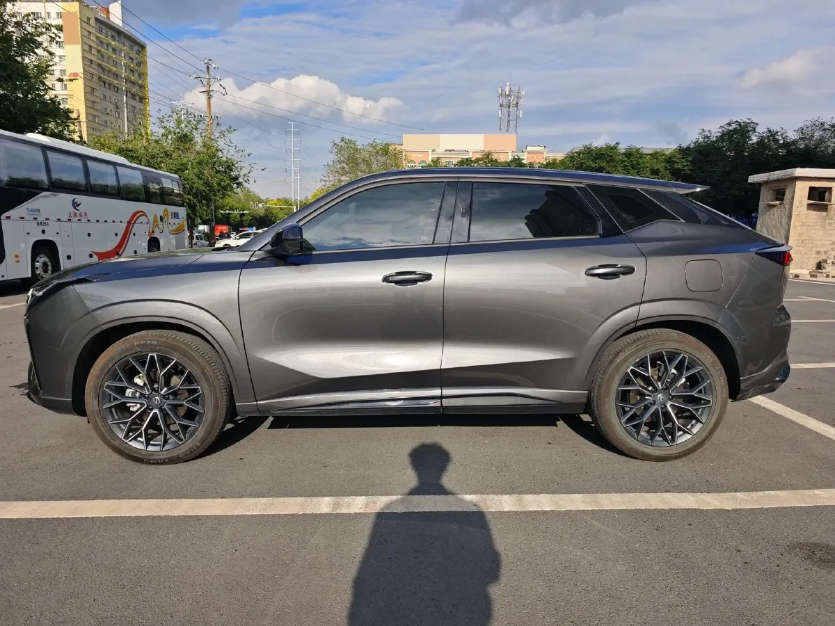 2024 ChangAn UNI-Z 1.5L 98HP L4 E-CVT PHEV 18.4KWH,autocango,china used car exporter,china ev exporter,chinese used car exporter,chinese used ev exporter